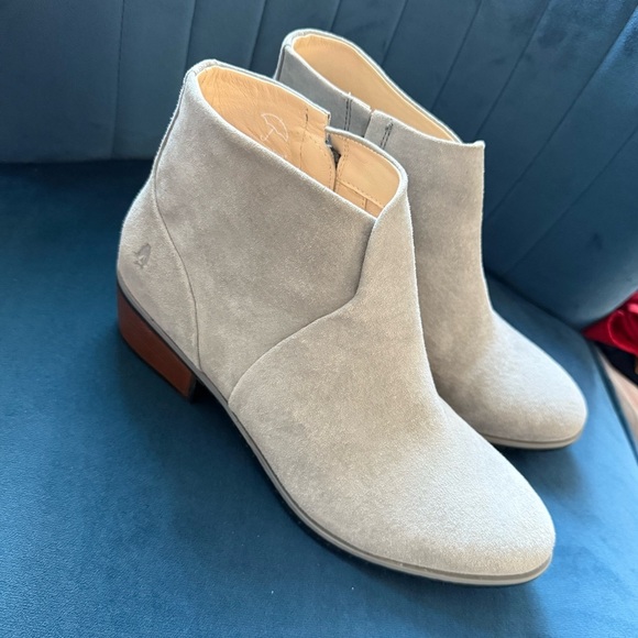 NWOT Hush Puppies Soft Gray Suede Booties - Picture 1 of 7